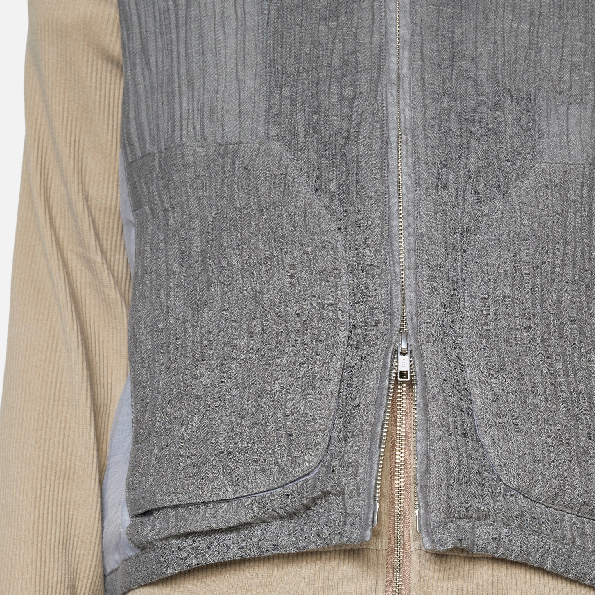 Ep.5 01 Vest Gray