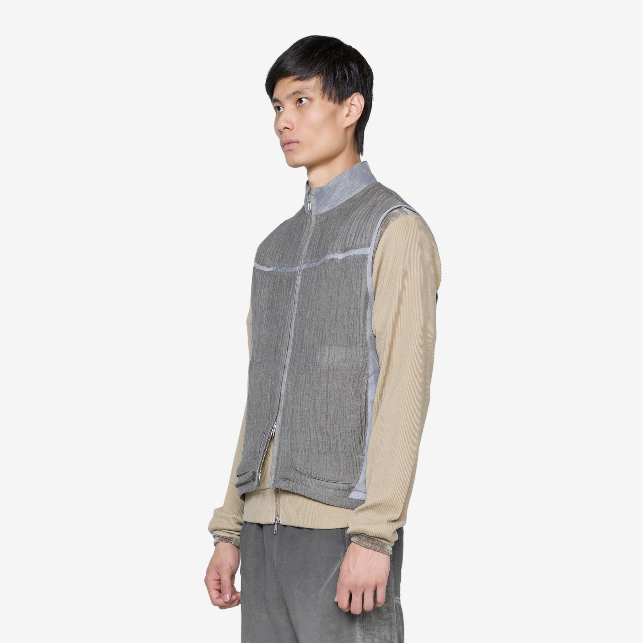 Ep.5 01 Vest Gray