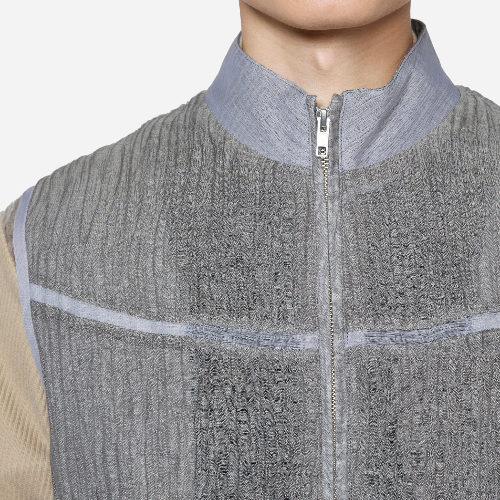 Ep.5 01 Vest Gray