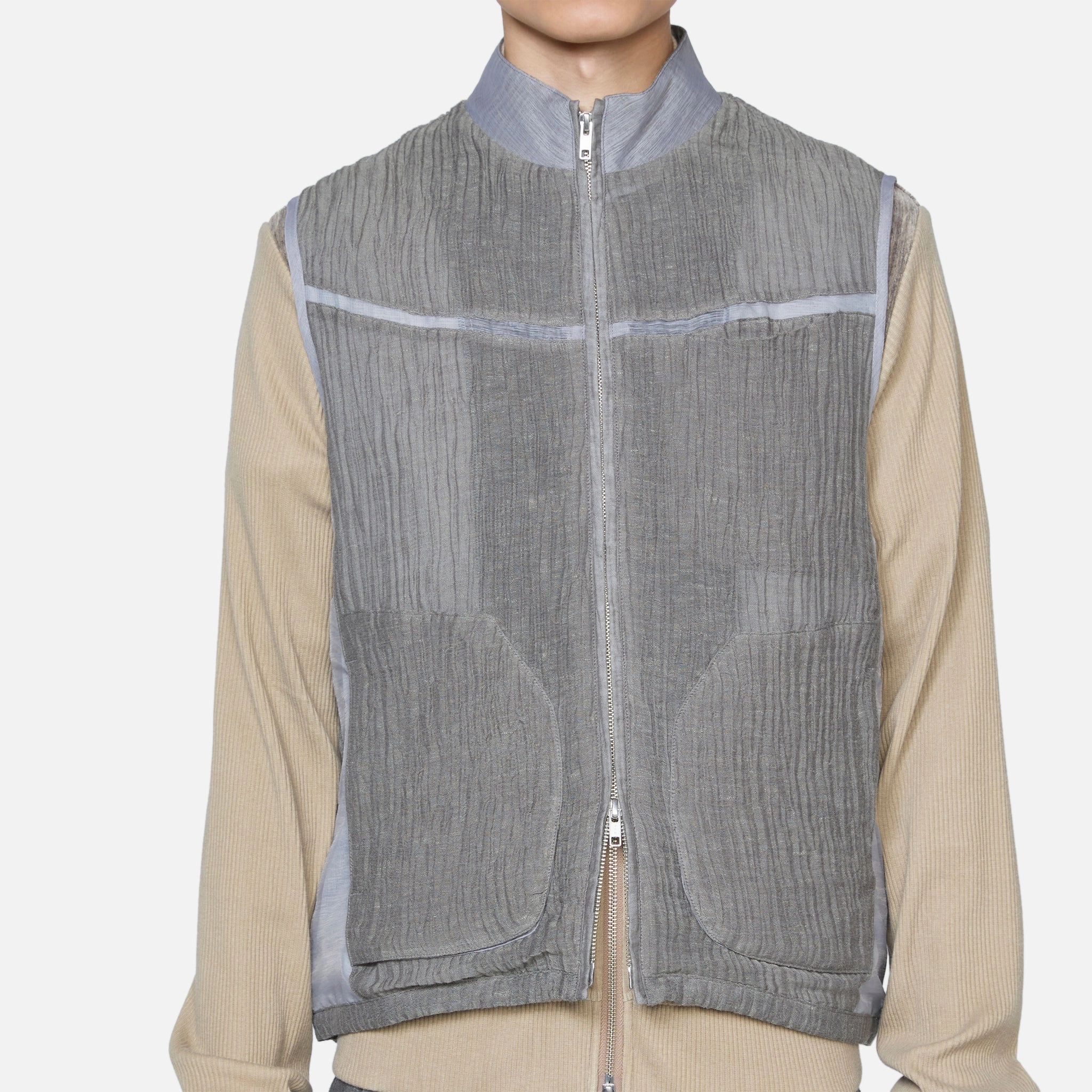 Ep.5 01 Vest Gray